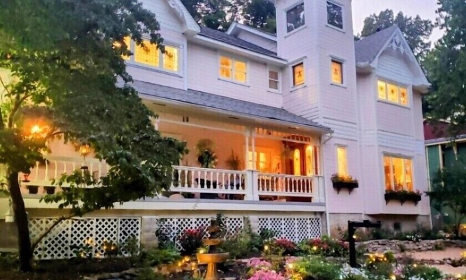Eureka Springs Historic District Bed & Breakfast | Inn at Rose Hall