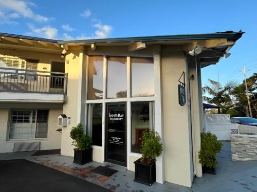 Munras Avenue Hotel | Inn By the Bay Monterey