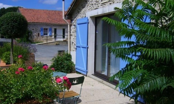 Saint-Germain-lAiguiller House | Inn Mouilleron-Saint-Germain, 3 bedrooms, 7 people