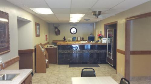 Friendship Hotel | Inn of the Pines
