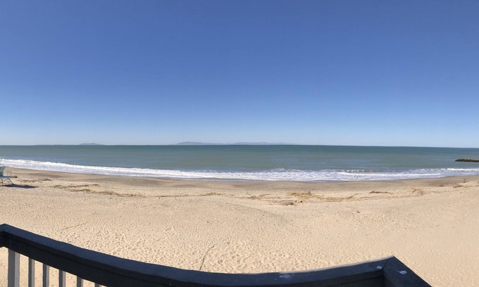 Pierpont Bay Hotel | Inn On The Beach