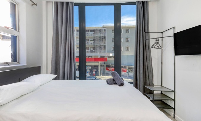 Sea Point Hotel | Inn & Out Express Sea Point