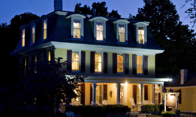 Chester Depot Bed & Breakfast | Inn Victoria