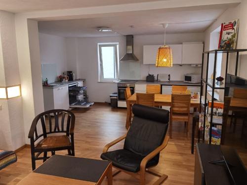 Detmold Apartment | Innenstadtnah - am Palaisgarten mit Terrasse