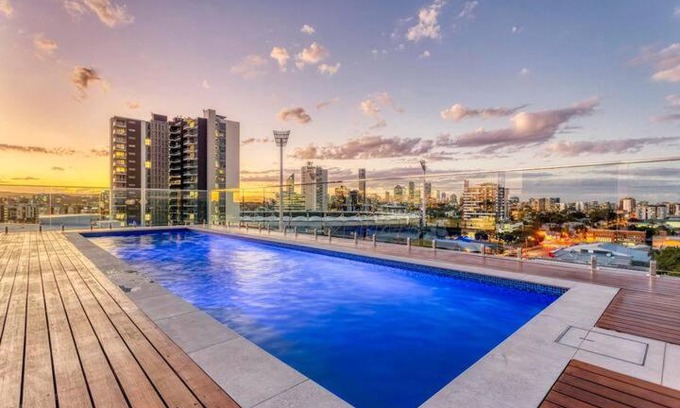 East Brisbane Apartment | Inner city 1 bedroom Apartment with Rooftop pool and Parking - Serain Residences