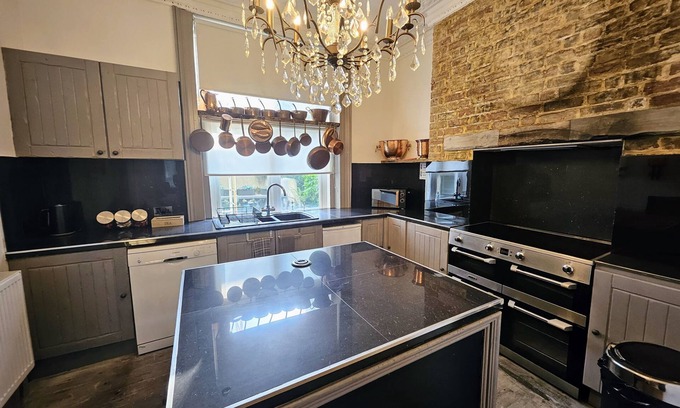Kemptown House | INNit Hotel - Marina House
