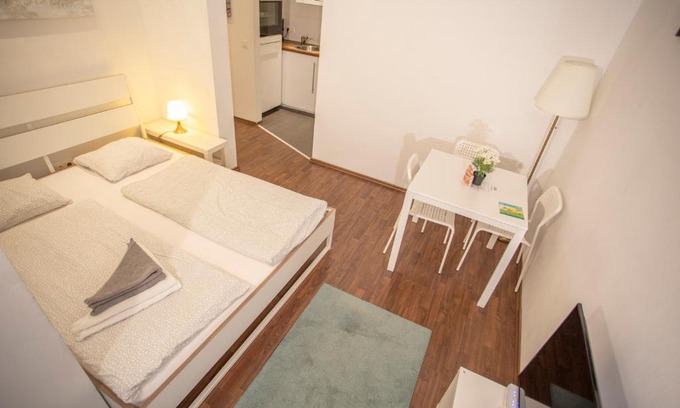 Pradl Apartment | Innsbruck Deluxe City Center Studio
