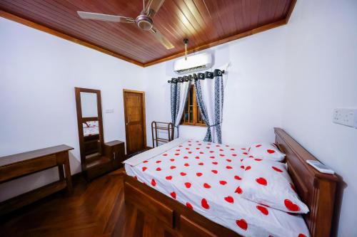 Manmunai North Hotel | Inpan's Beach Resort