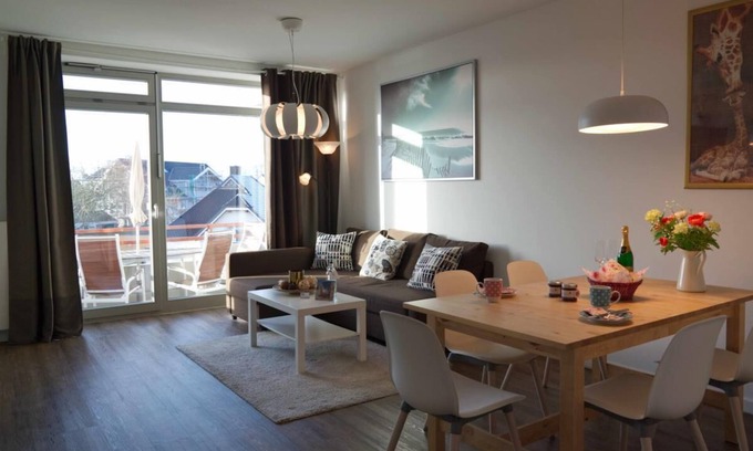 Burg auf Fehmarn Apartment | Inselblume 46 - vacation home in Burg with balcony and lots of light