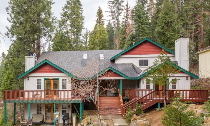 Yosemite West House | Inside Yosemite Winter Wonderland