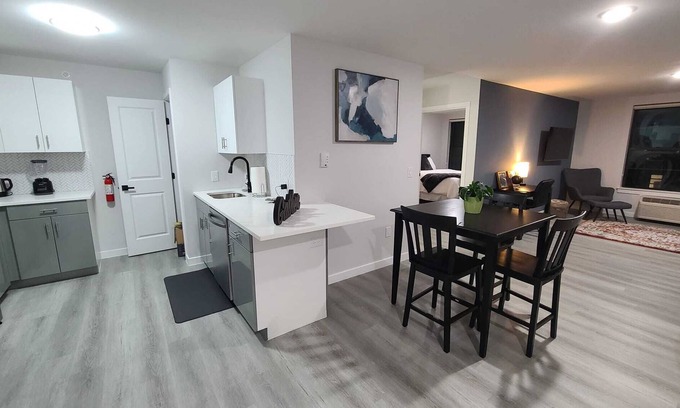Roselle Apartment | Insta Ready 2 Bd/2Ba w/ Free Parking