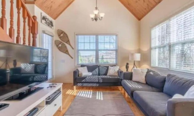 Mont-Tremblant House | Instant Suites Luxury 3 BR Cabin with Breathtaking Views