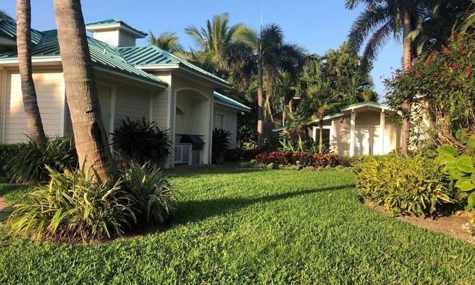 Jupiter House | Intercoastal Waterfront Property with Dock