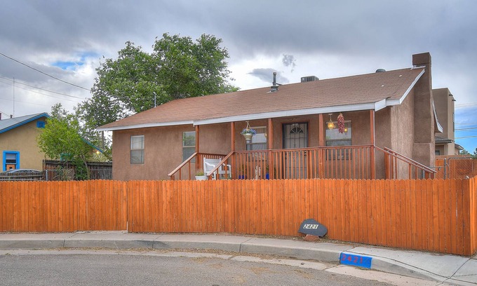 West Old Town House | International cottage across from Old Town Plaza/ Saw Mill Market