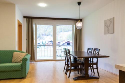 Zwieselstein Apartment | International House Sölden Apartment mit Balkon ZW 12