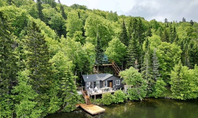 St-Aubert Ski Chalet | Intimate mini chalet. Lakeside.