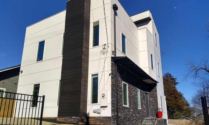 Edgewood House | INTOWN, MODERN, 3 STORY HOME WITH HUGE ROOFTOP TERRACE