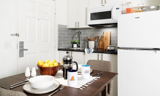 Buechel Apartment | InTown Suites Extended Stay Louisville KY - Preston Hwy