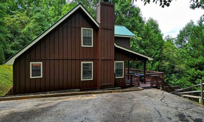 Blairsville Cabin | Intro Rate Hiking, biking, rafting, apple picking, and seeing the leaves