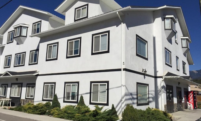 East Kootenay Hostel | Invermere Hostel