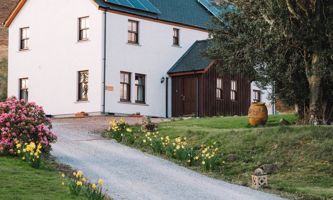 Fort William House | Inverskilavulin Estate - Maclean House