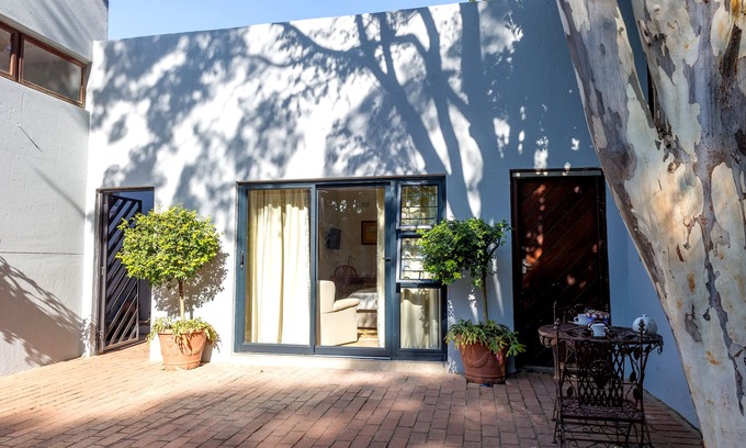 Parkwood Apartment | Inverter Backup; Parkwood 10min Walk to Rosebank