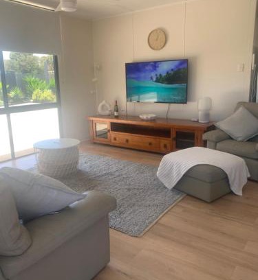 Kingscote Apartment | Investigator Beach Breeze Apartments U1