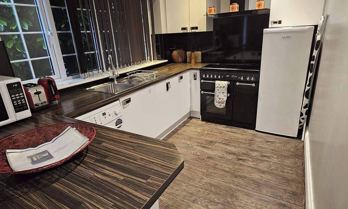 Little Holland Apartment | Inviting 1-Bed Apartment in Dartford