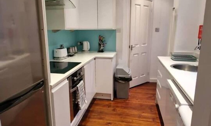 Jesmond Apartment | Inviting 3-bed Apartment in Newcastle Upon Tyne