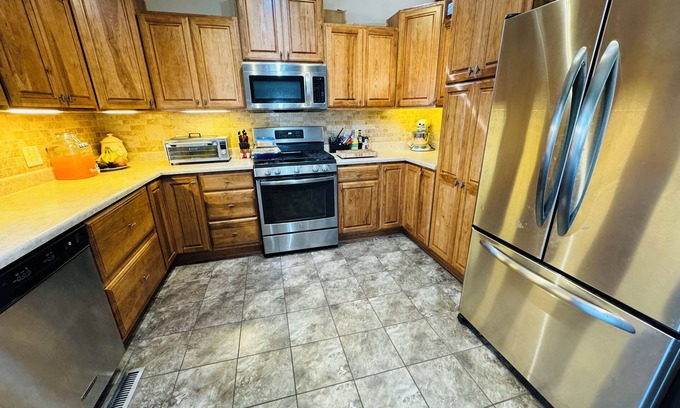 Gillette House | Inviting 3 bed/ 2 bath: families/groups seeking comfort and convenience!