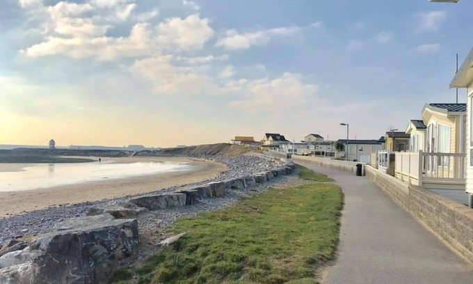 Porthcawl Ski Chalet | Inviting 3-Bed Caravan in Porthcawl