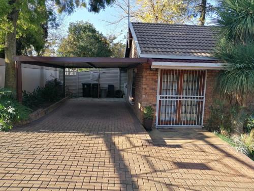 Kempton Park House | Inviting 3-Bed House in Kempton Park