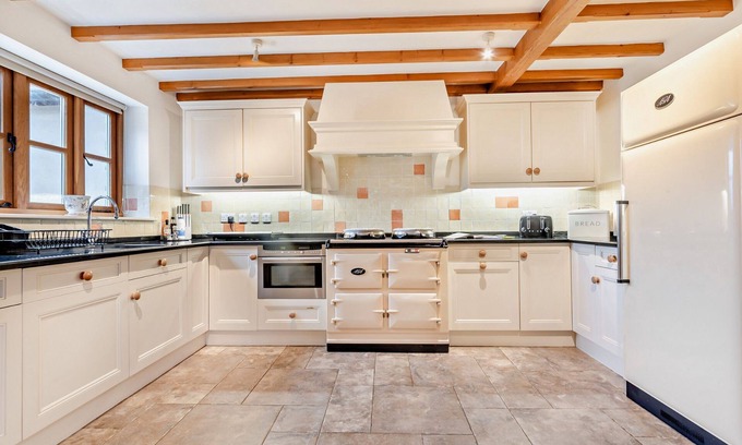 Freeland Cottage | Inviting and cosy dog friendly holiday cottage - Elm Farm Annex