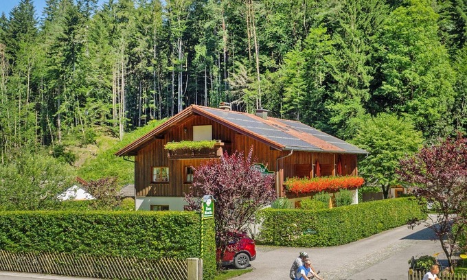 Weissbach Apartment | Inviting Apartment in Bayerisch Gmain with Sauna and Balcony