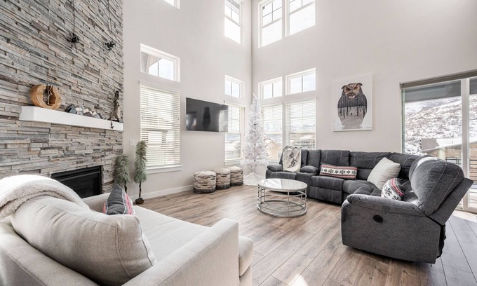 Deer Mountain House | Inviting Hideout Townhome w/Balcony & Lake Views!