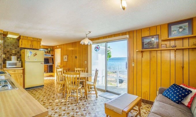 Lake Township House | Inviting home w/free cable and full kitchen - right on the lake