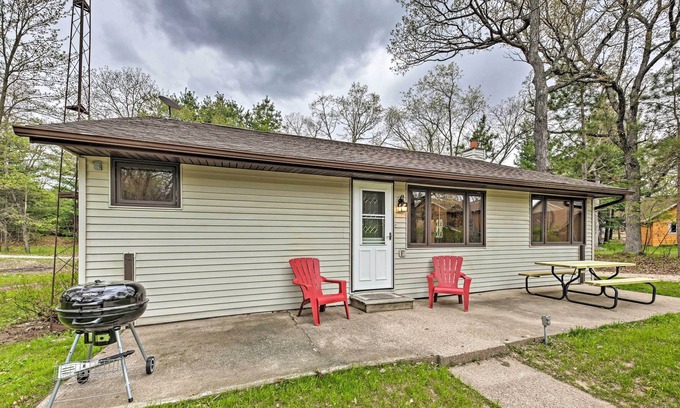 Wild Rose Cottage | Inviting Wild Rose Escape w/ Kayaks + Canoe!