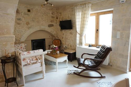 Monopari House | Ioanna House