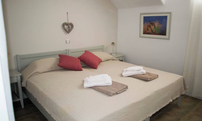 Nea Cryssi Akti Villa | Irene's View Villa five · House with swimming pool near Pounda