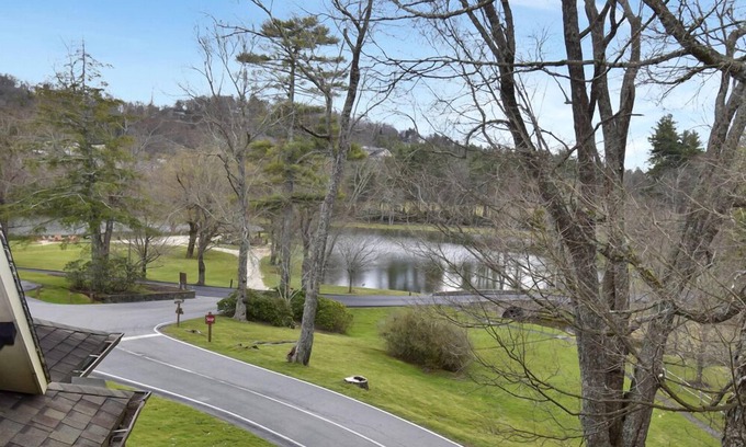 Blowing Rock Condo | Iris 4 | Fireplace, Restaurant, Pool, Spa
