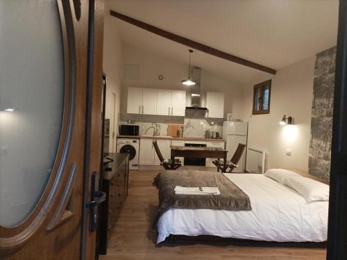 Saint-Germain-en-Laye House | Iris Garden Cottage