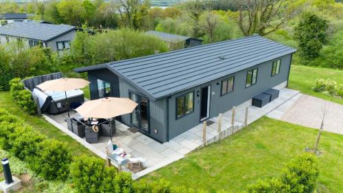 Lifton House | Iris Lodge, 18 Roadford Lake Lodges
