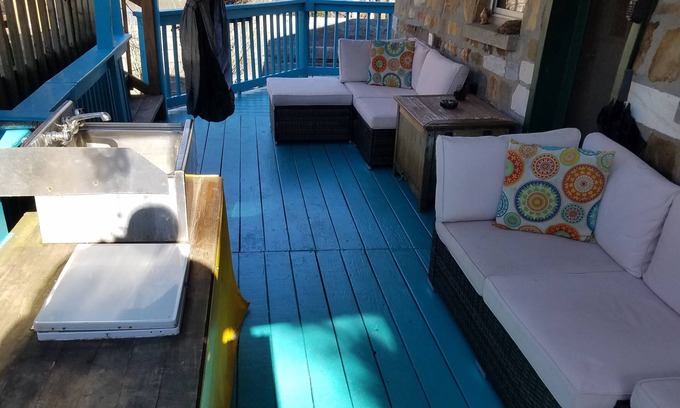 Robbinsville Cabin | Iris's lake house w/2 kayaks and lake access, hammock,16x16ft deck w/lake veiw