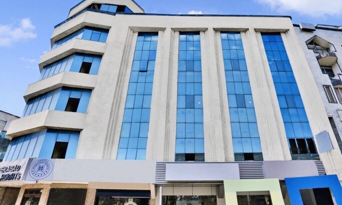 Masab Tank Hotel | iROOMZ Hotel Hyderabad Towers