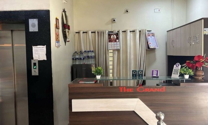 Vijayapura Hotel | iROOMZ The Grand Lodge