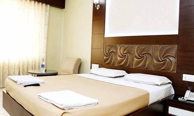 Bellary Hotel | Iroomz Vaishali Residency