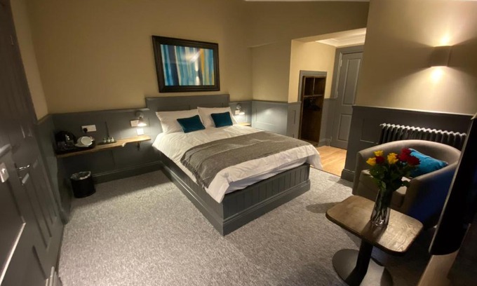 Irvine House | Irvine Guest House