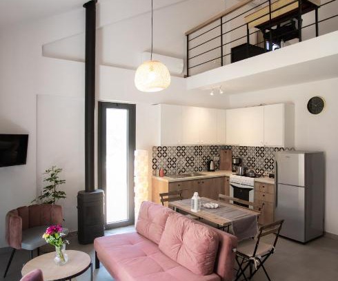 Nea Makri Apartment | Isida - cozy sea walk lodge with private garden