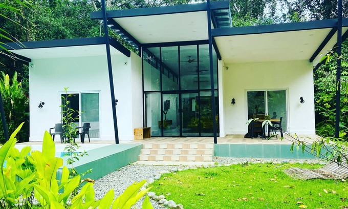 Big Creek House | Isla Colon, Bocas Del Toro, Modern home in the jungle near the beach w/Internet