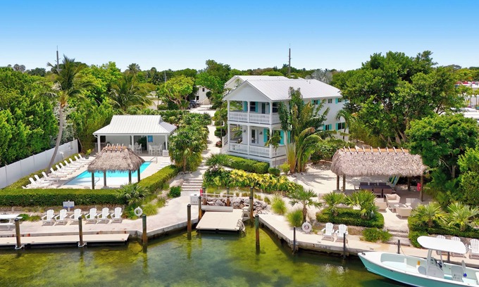 Upper Matecumbe Key Villa | Isla Key Acaí: Waterfront Boutique Resort, FREE Boat Dockage Sep-Oct Only!